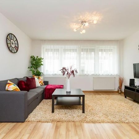 شقة Family Lux Lounge In Voeroesmarty Street By Nw بودابست المظهر الخارجي الصورة