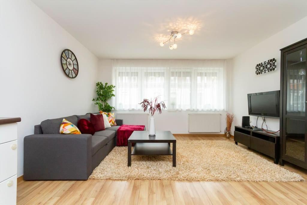 شقة Family Lux Lounge In Voeroesmarty Street By Nw بودابست المظهر الخارجي الصورة