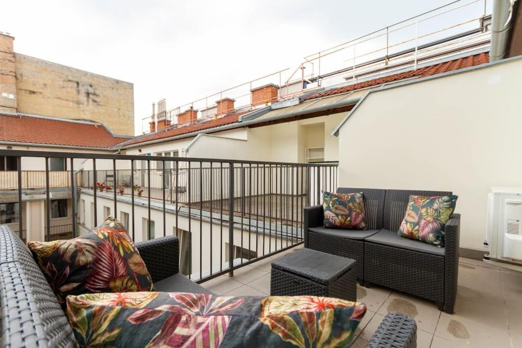 شقة Family Lux Lounge In Voeroesmarty Street By Nw بودابست المظهر الخارجي الصورة