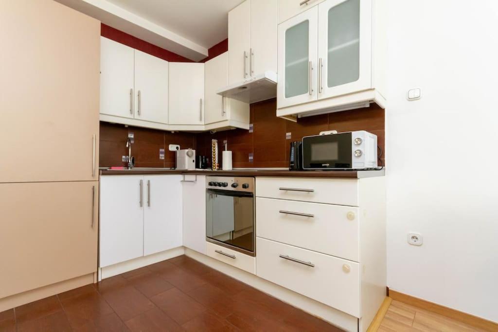 شقة Family Lux Lounge In Voeroesmarty Street By Nw بودابست المظهر الخارجي الصورة