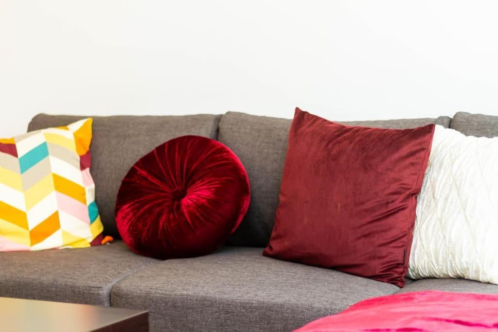 شقة Family Lux Lounge In Voeroesmarty Street By Nw بودابست المظهر الخارجي الصورة